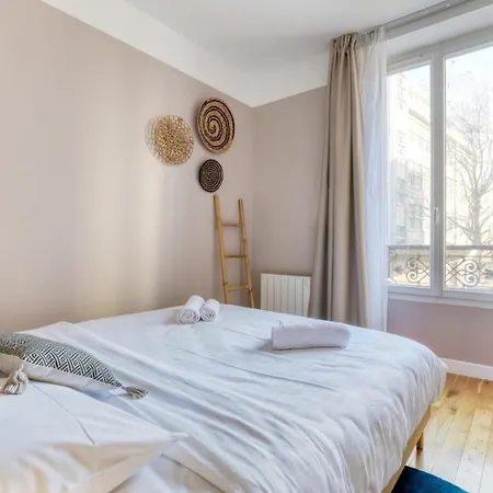 Blue Design 2bdr Flat In The Heart Of Bastille Apartment Paris